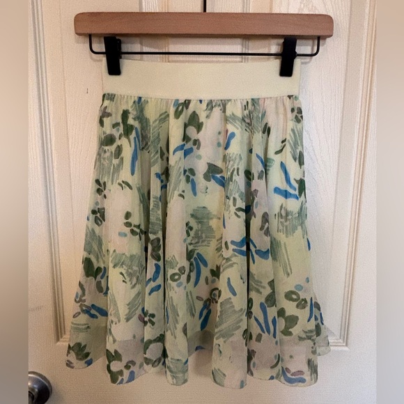 Wilfred Pleated Chiffon Skirt XS – Floral Watercolor Print Cream Aritzia Skirt - Picture 3 of 7